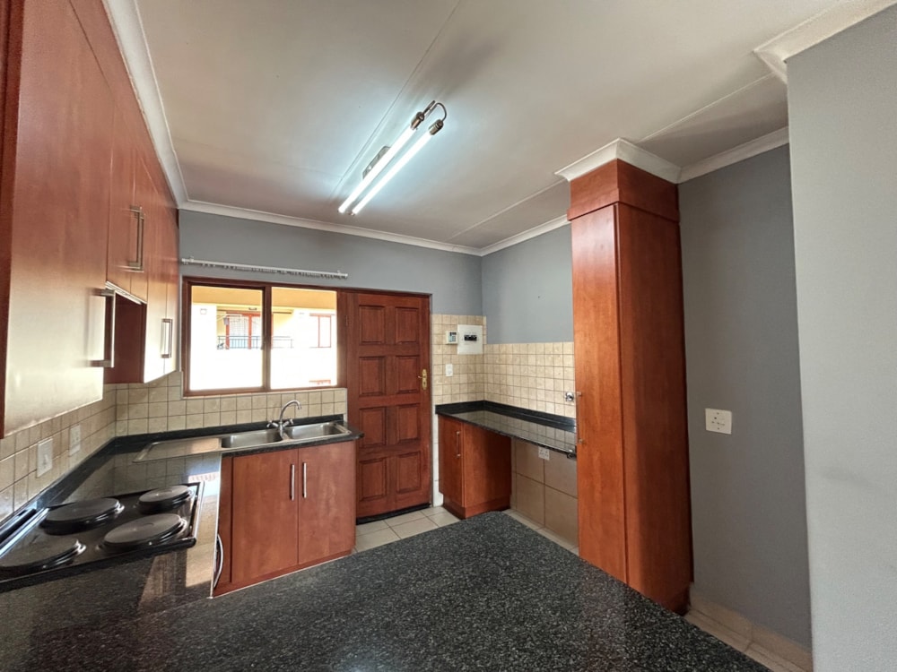 Security complex home let in Bendor Park - 1PS1683719 Security complex home let in Bendor Park - 1PS1683719