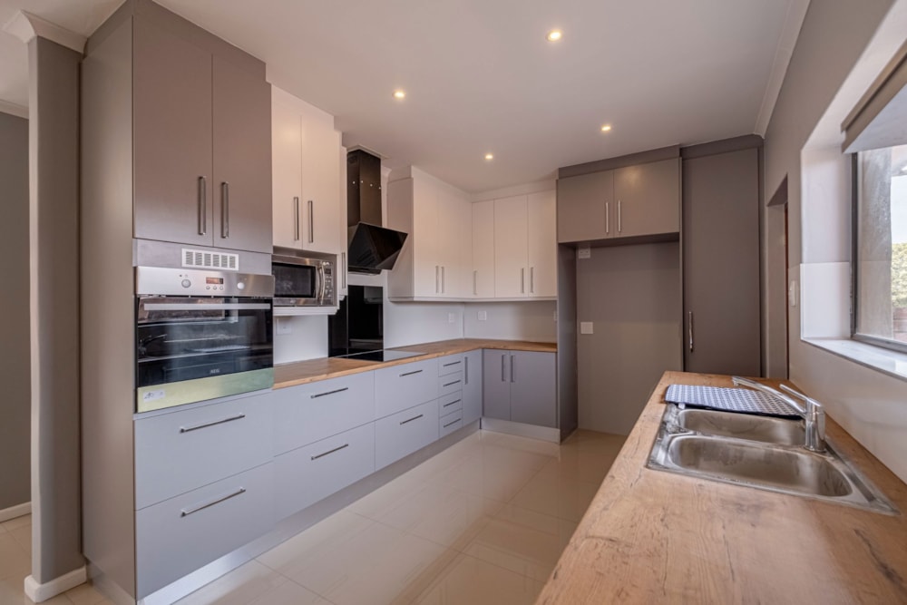 House for sale in Bluewater Bay, Port Elizabeth, Gqeberha - 1PLZ1691182 House for sale in Bluewater Bay, Port Elizabeth, Gqeberha - 1PLZ1691182