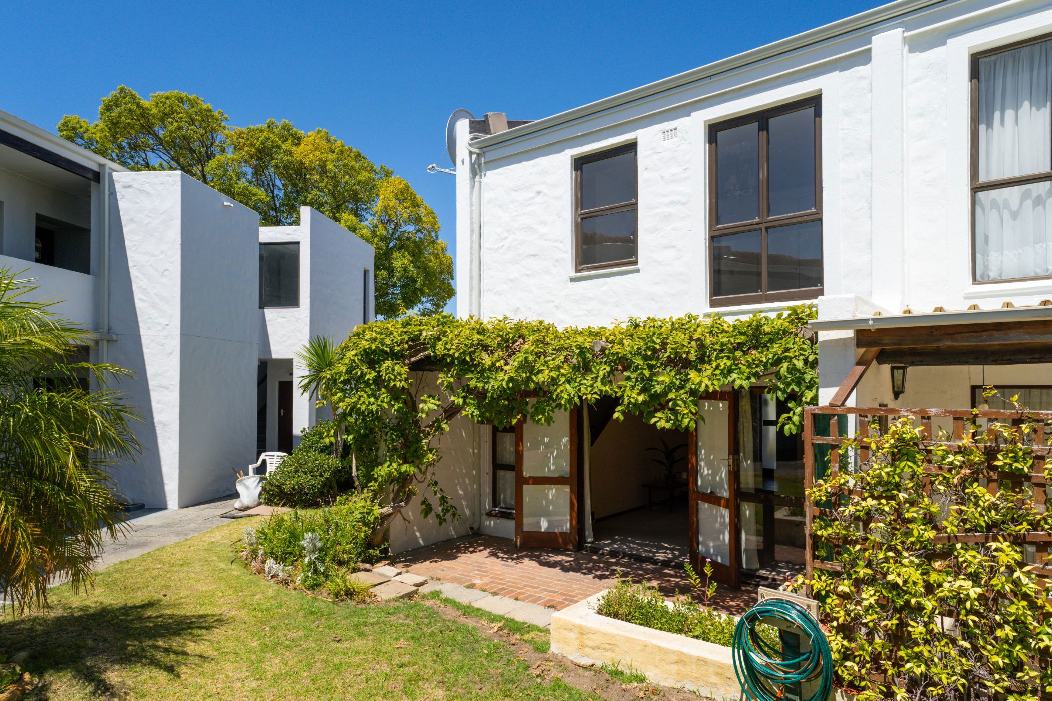 Apartment sold in Somerset West - SW1690980