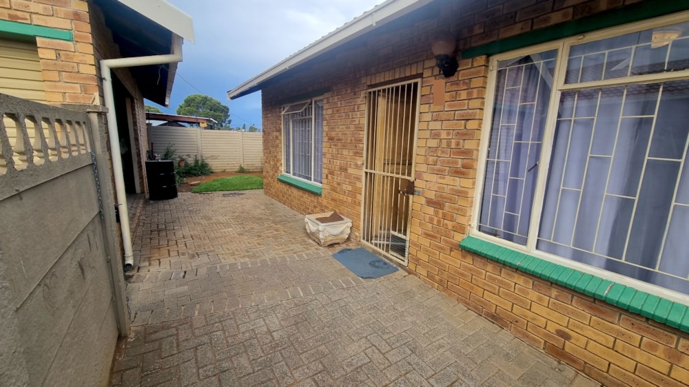 Townhouse for sale in Uitsig, Bloemfontein - 1BX1727329