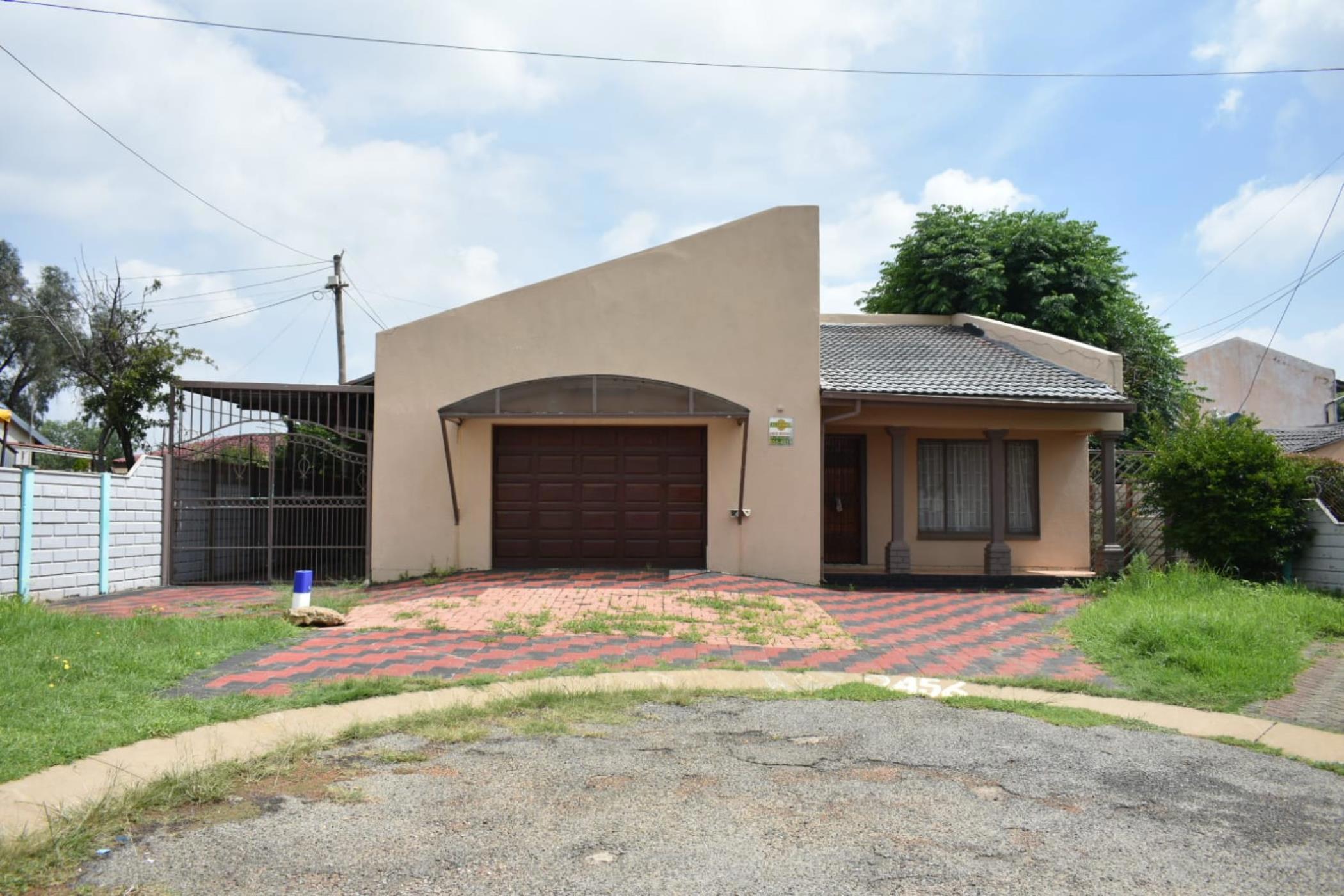 House sold in Lenasia South - 1GV1688714
