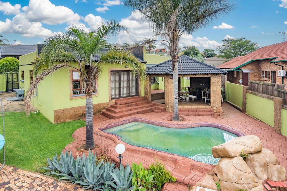 Security estate home for sale in Rangeview - 1KR1691846 Security estate home for sale in Rangeview - 1KR1691846