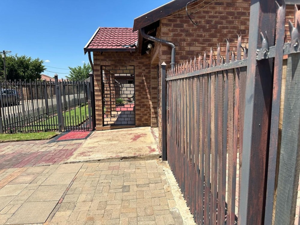 House for sale in Grasslands - 1BX1690749