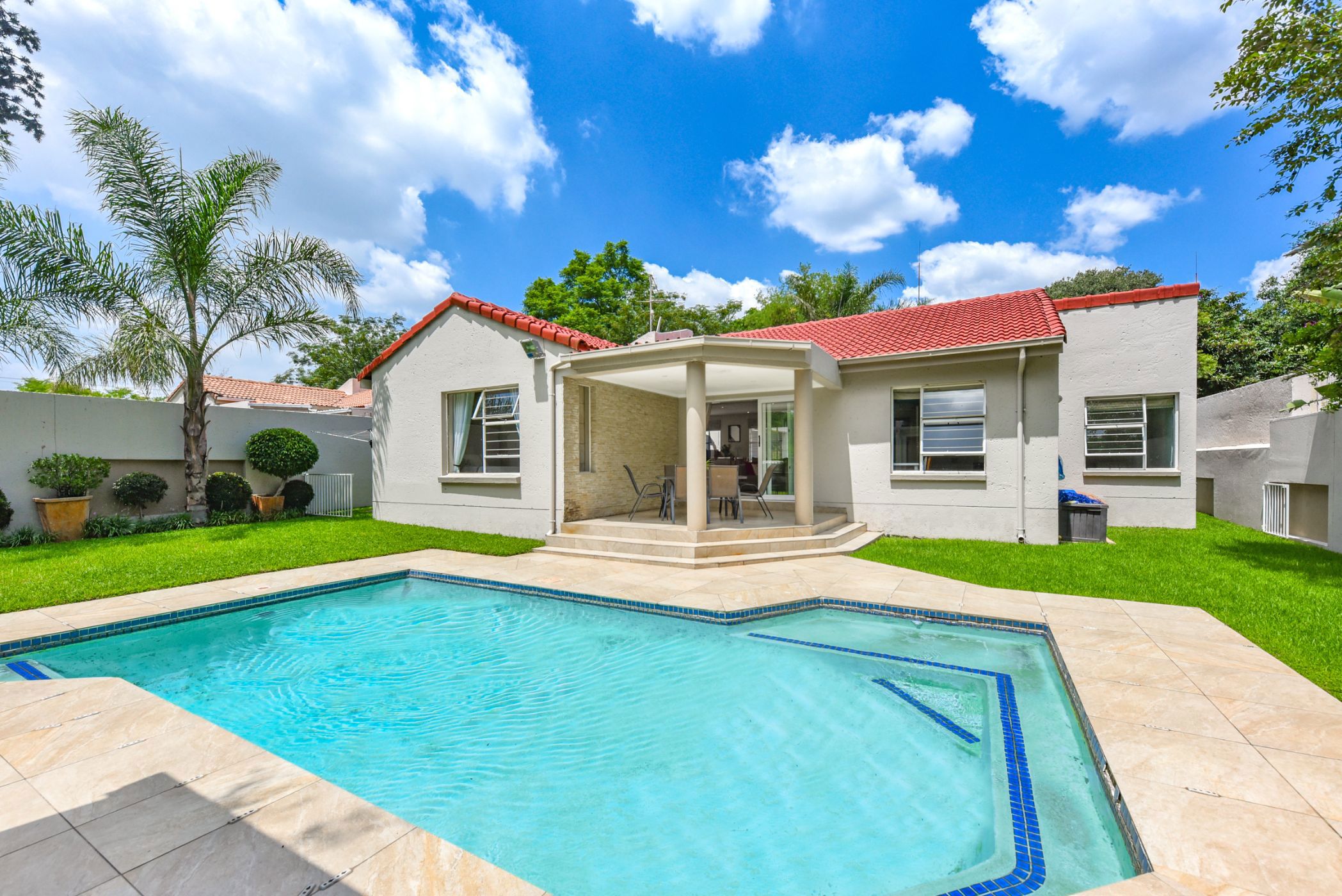 Cluster sold in Sunninghill - FW1692401