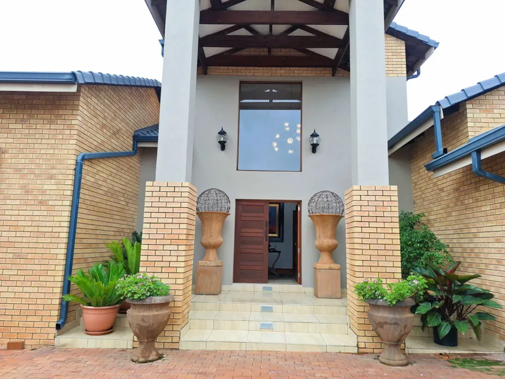 House sold in Midstream Estate - CN1691720