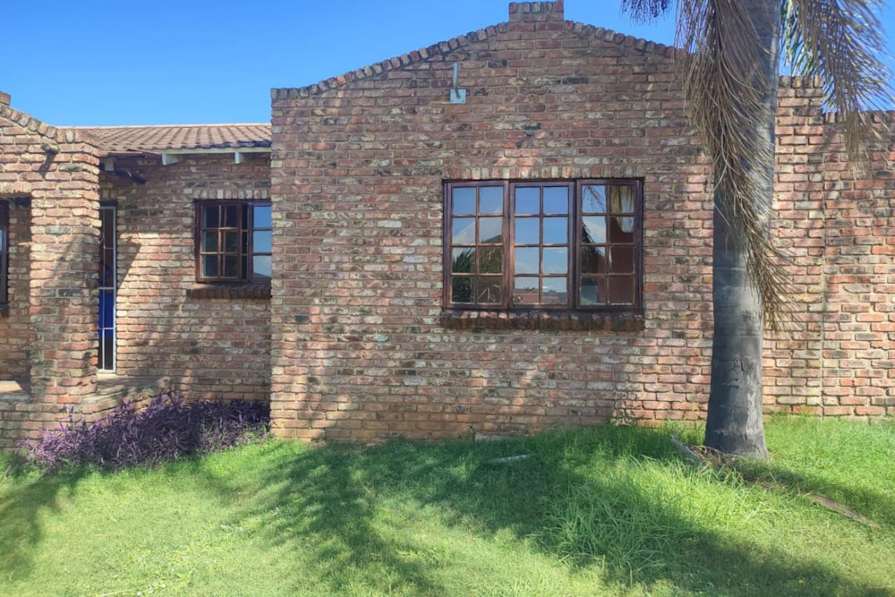 House let in Azalea Park, Despatch - 1UK1690694 House let in Azalea Park, Despatch - 1UK1690694