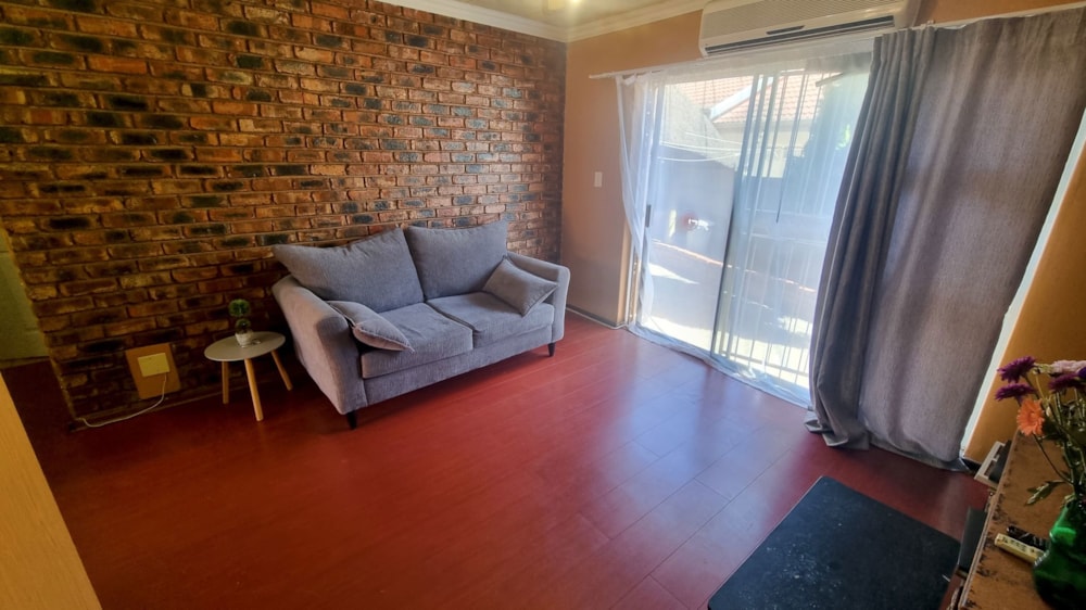 Townhouse for sale in Uitsig, Bloemfontein - 1BX1692579