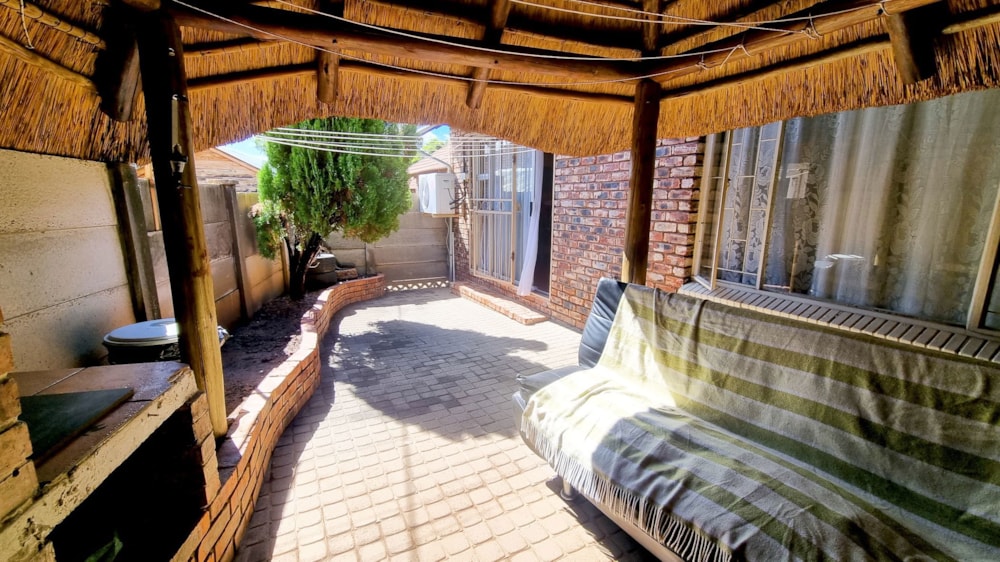 Townhouse for sale in Uitsig, Bloemfontein - 1BX1692579