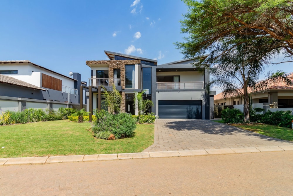 Double-storey house for sale in The Islands Estate - 1HR1689886 Double-storey house for sale in The Islands Estate - 1HR1689886