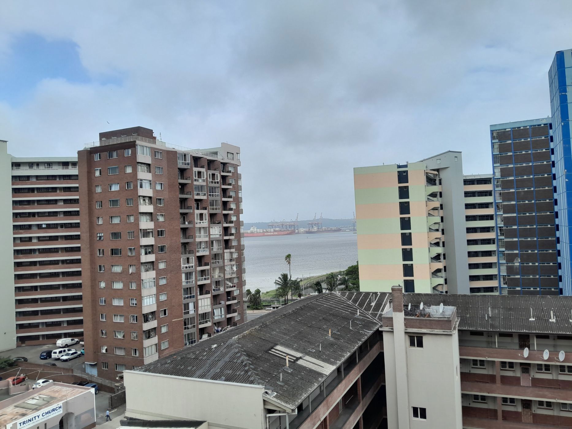 Bachelor apartment for sale in Durban Central - 1DA1690248