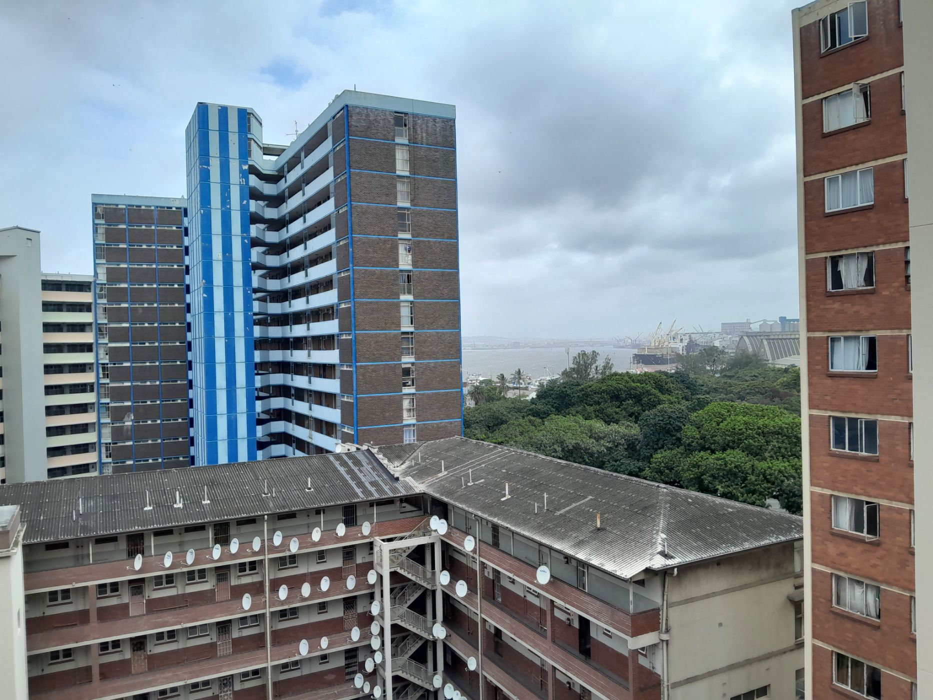 Bachelor apartment for sale in Durban Central - 1DA1690248