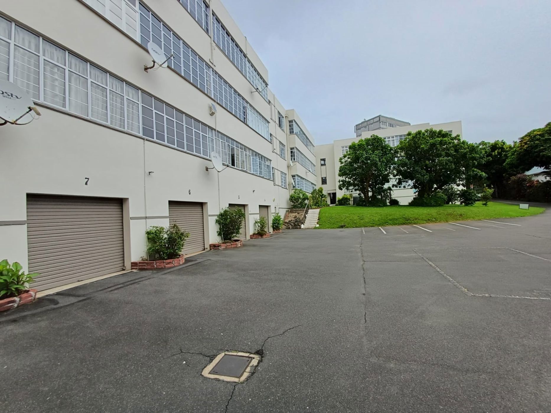 Apartment let in Morningside, Durban - 1DA1690290