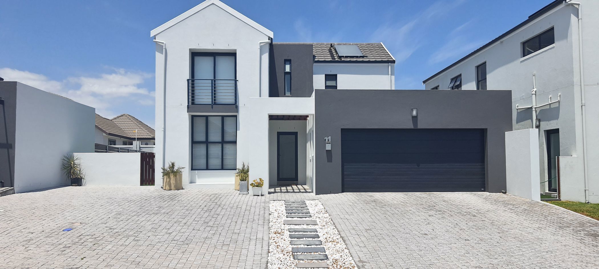 Security estate home sold in Jakarandas - 1KV1705547