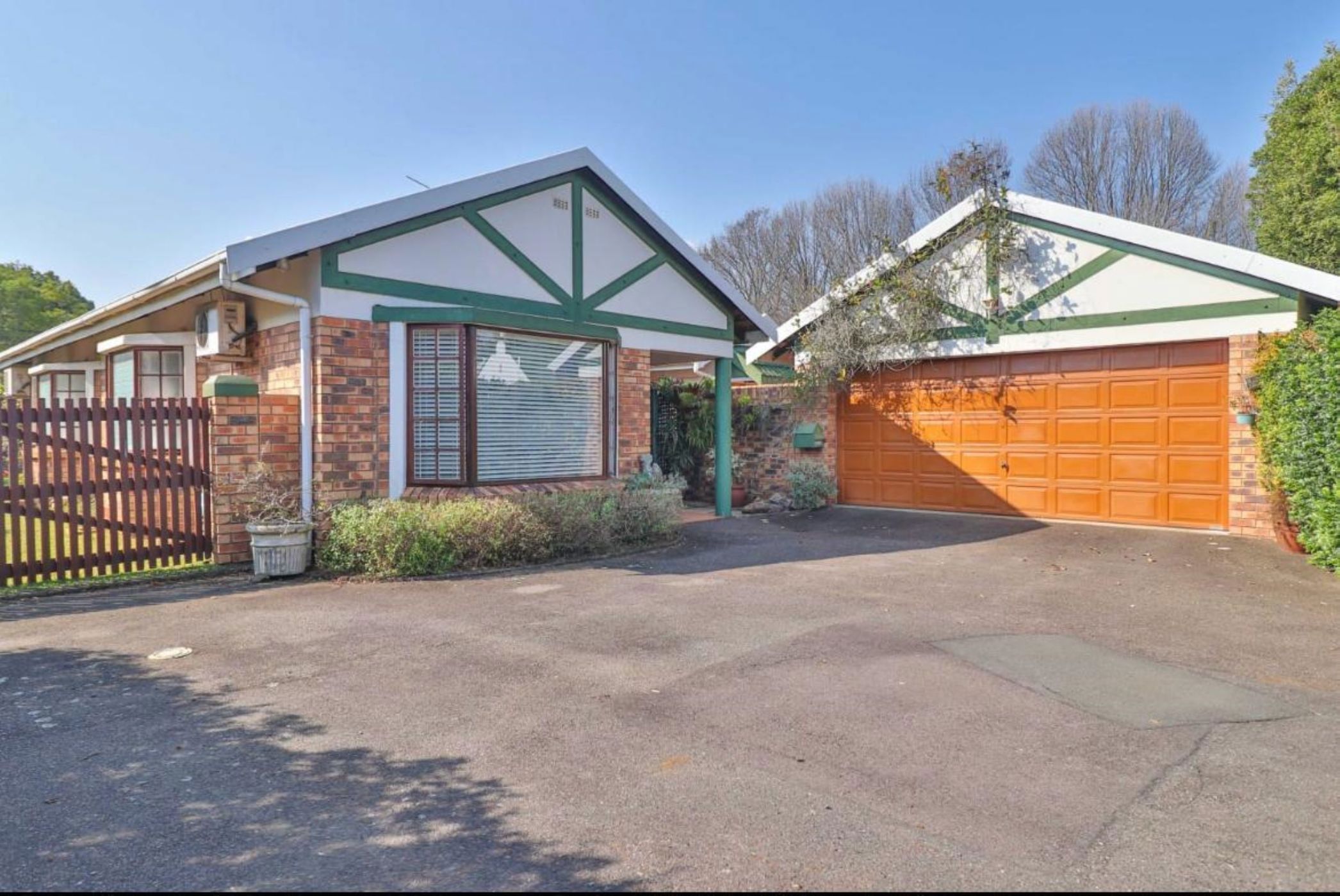 Townhouse let in Hillcrest, Upper Highway - 1KF1691556