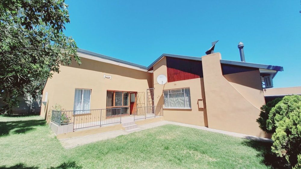 House for sale in Oudtshoorn North - 1OU1689238