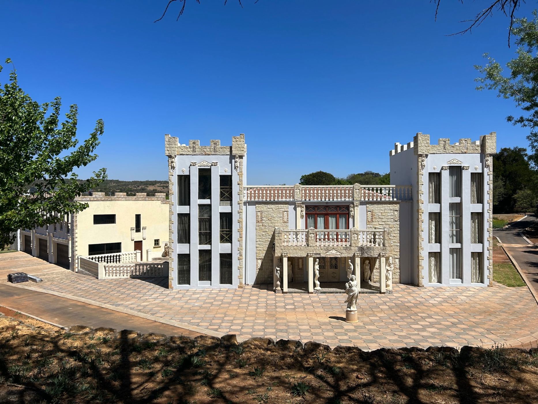 House for sale in Mooikloof Equestrian Estate - PT1691411