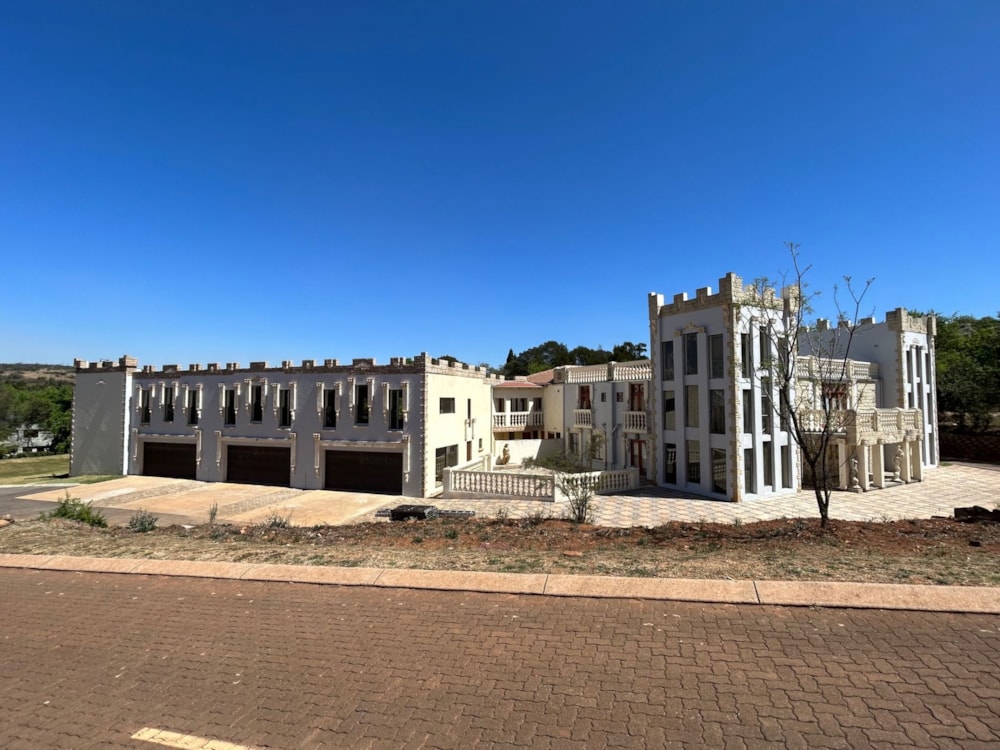 House for sale in Mooikloof Equestrian Estate - PT1691411