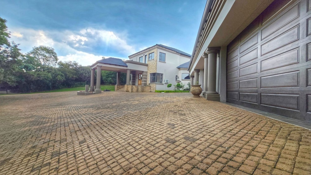 House for sale in Mooikloof Equestrian Estate - PT1692379