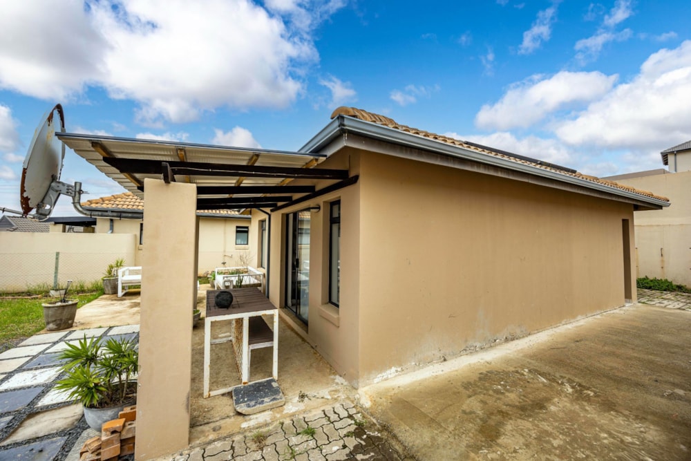 House for sale in Kidds Beach - 1EZ1692466