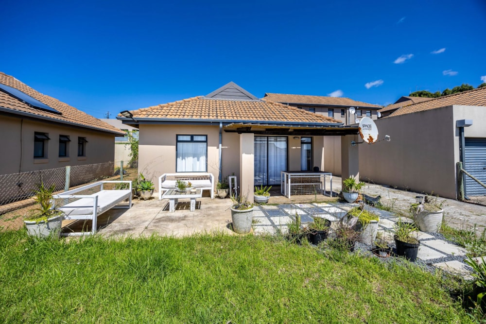 House for sale in Kidds Beach - 1EZ1692466