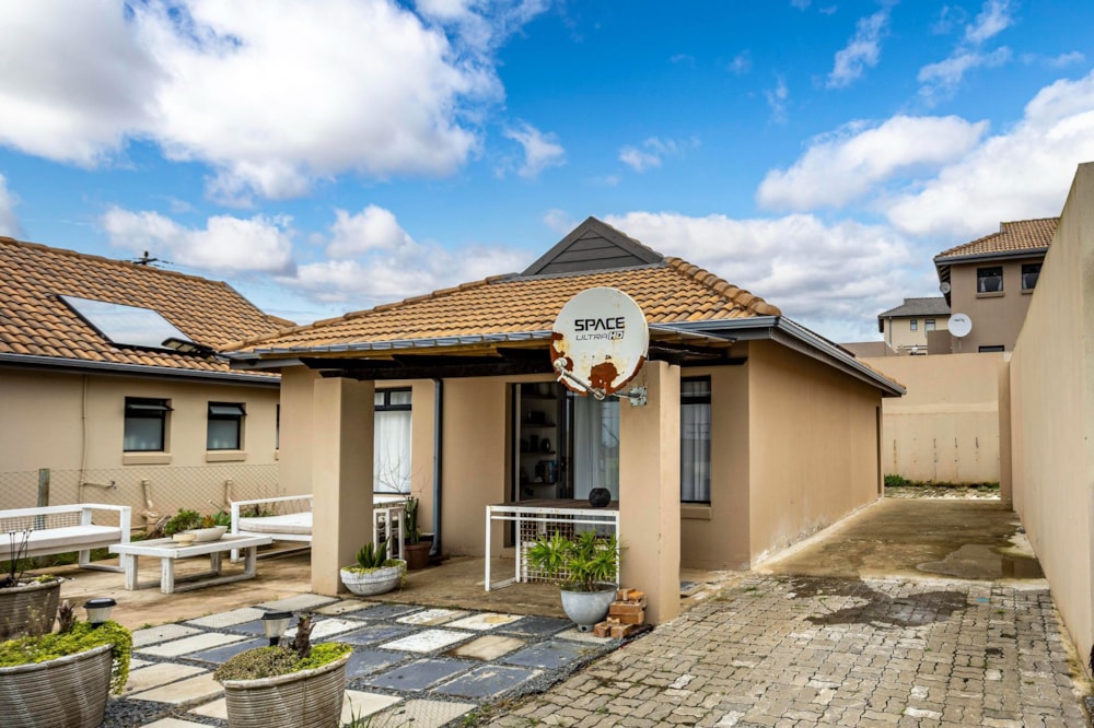 House for sale in Kidds Beach - 1EZ1692466