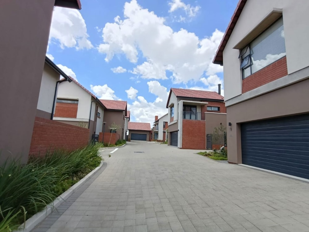 Townhouse let in Wild Olive Estate - 1BX1689227 Townhouse let in Wild Olive Estate - 1BX1689227