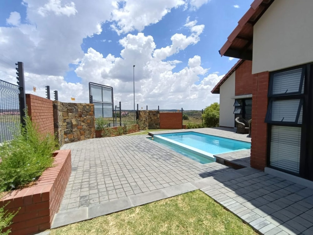 Townhouse let in Wild Olive Estate - 1BX1689227 Townhouse let in Wild Olive Estate - 1BX1689227