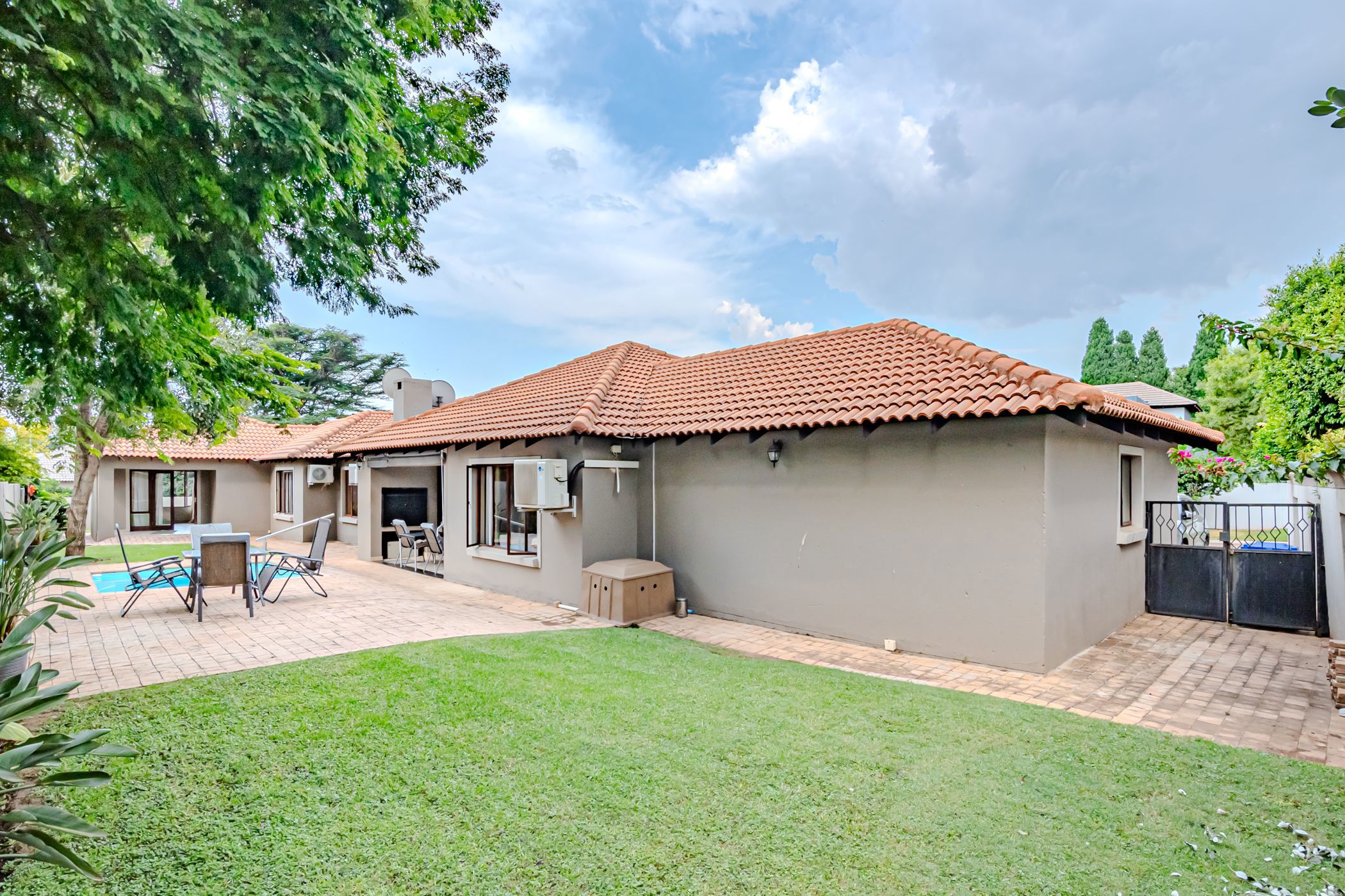 Security estate home sold in Willow Acres - PT1687515