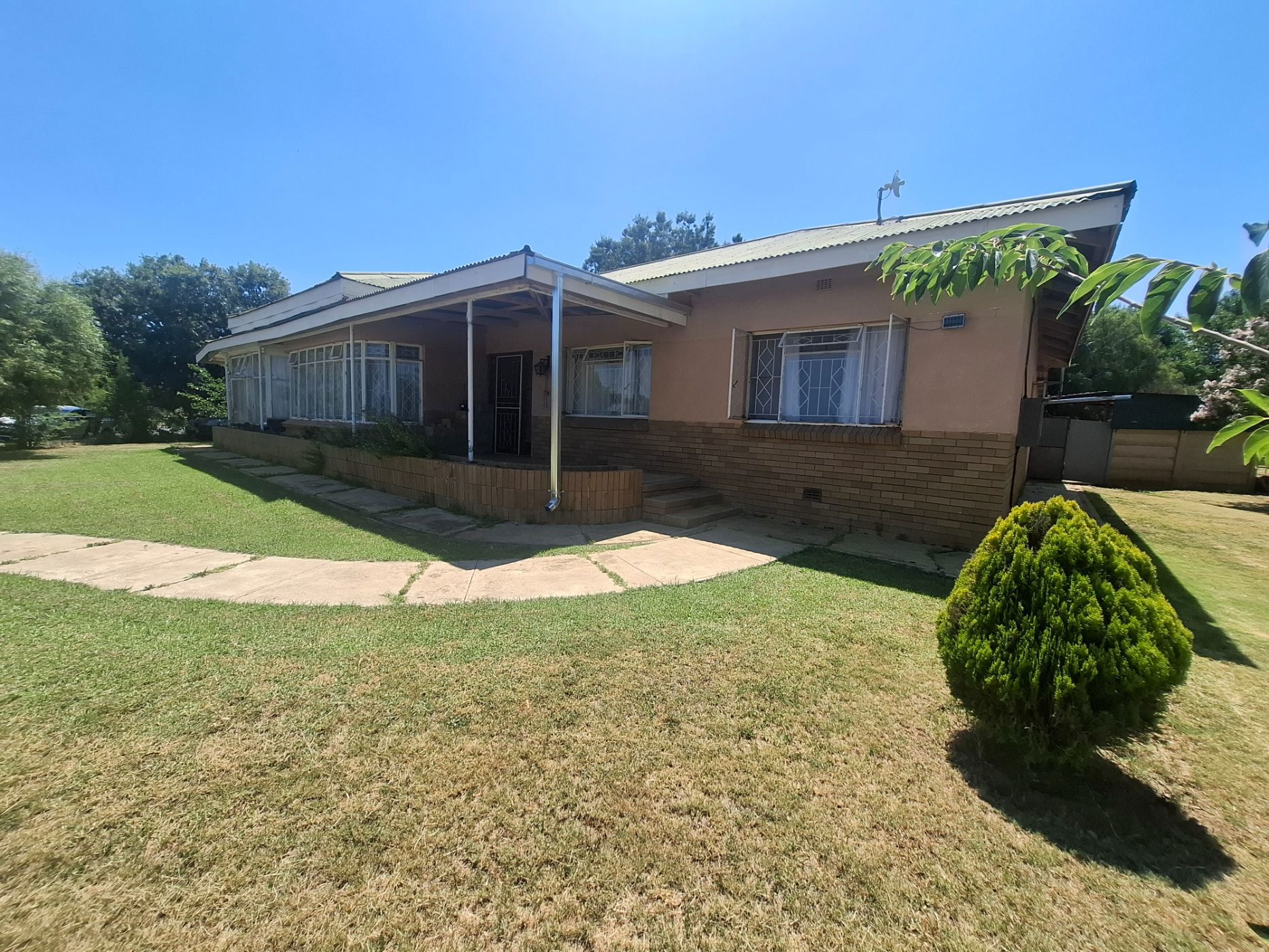 House for sale in Senekal - 1BTH1689538