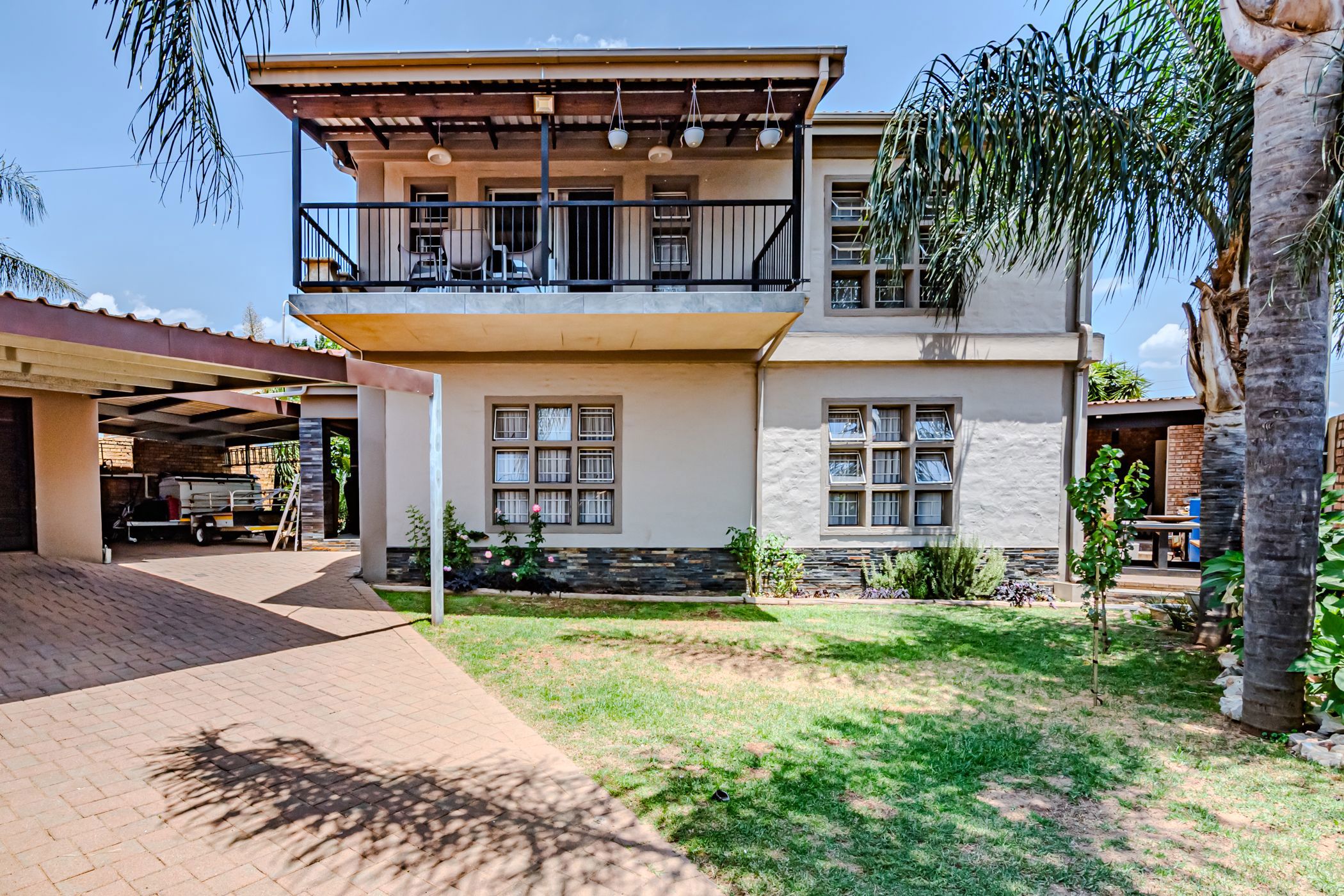 Security complex home for sale in The Reeds - CN1689005