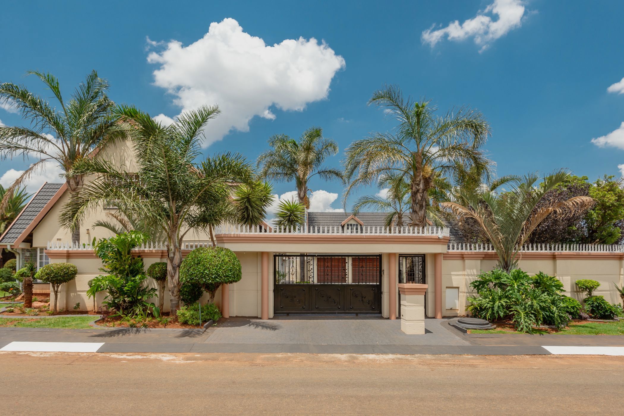 House for sale in Lenasia South - 1GV1688739