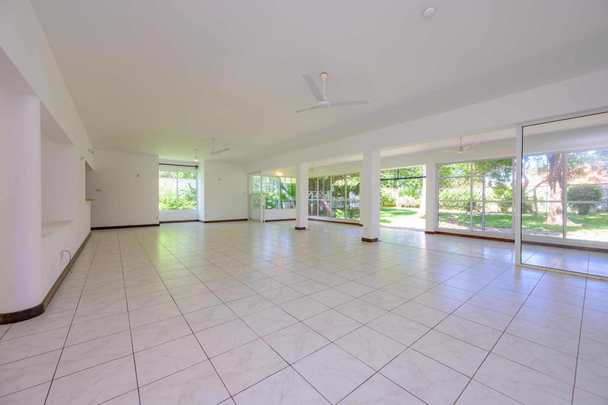 Bungalow to rent in Nyali, Kenya - 3KE1685571