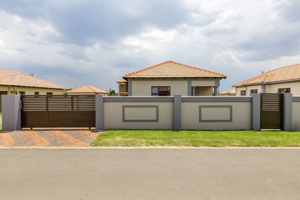 House sold in Crystal Park - EN1688316