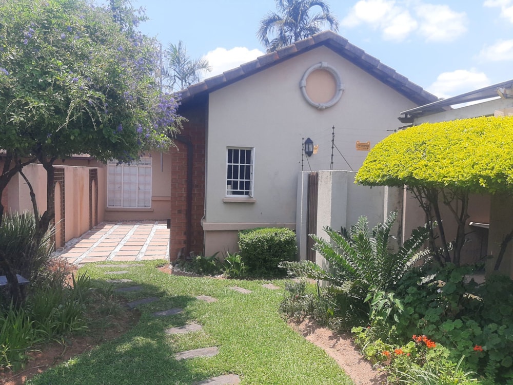 Security complex home for sale in West Acres - 1NS1688985 Security complex home for sale in West Acres - 1NS1688985