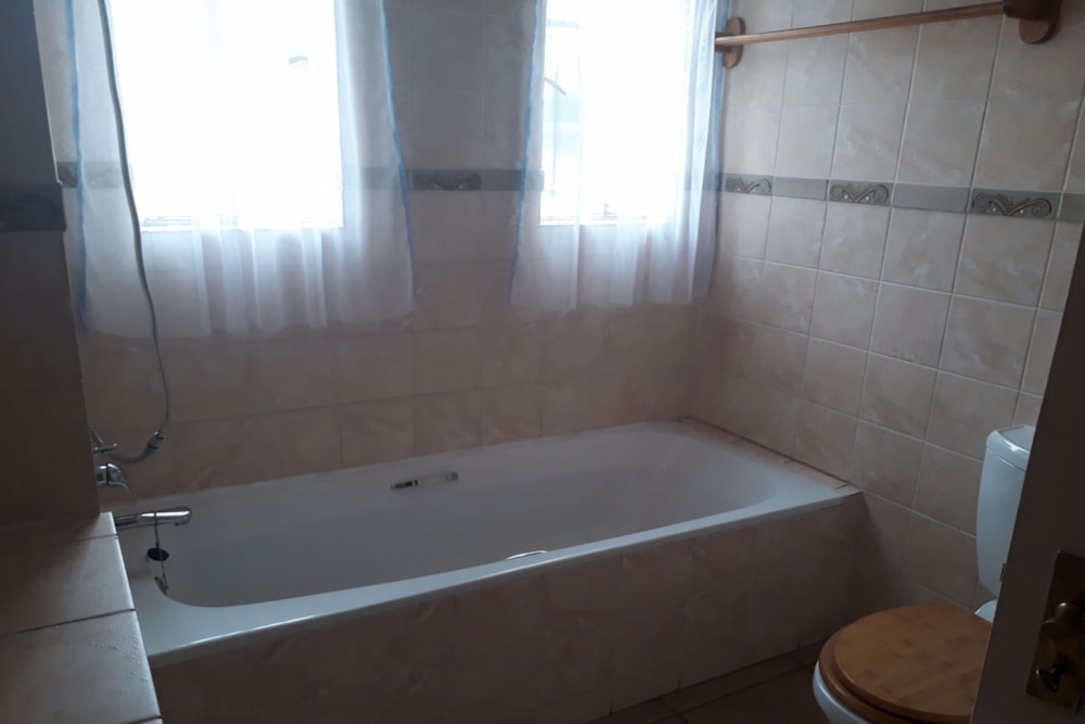 Security complex home for sale in West Acres - 1NS1688985 Security complex home for sale in West Acres - 1NS1688985