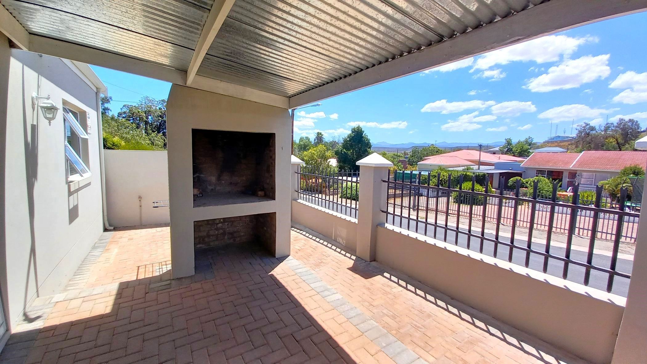 Security complex home sold in Oudtshoorn North - 1OU1688850