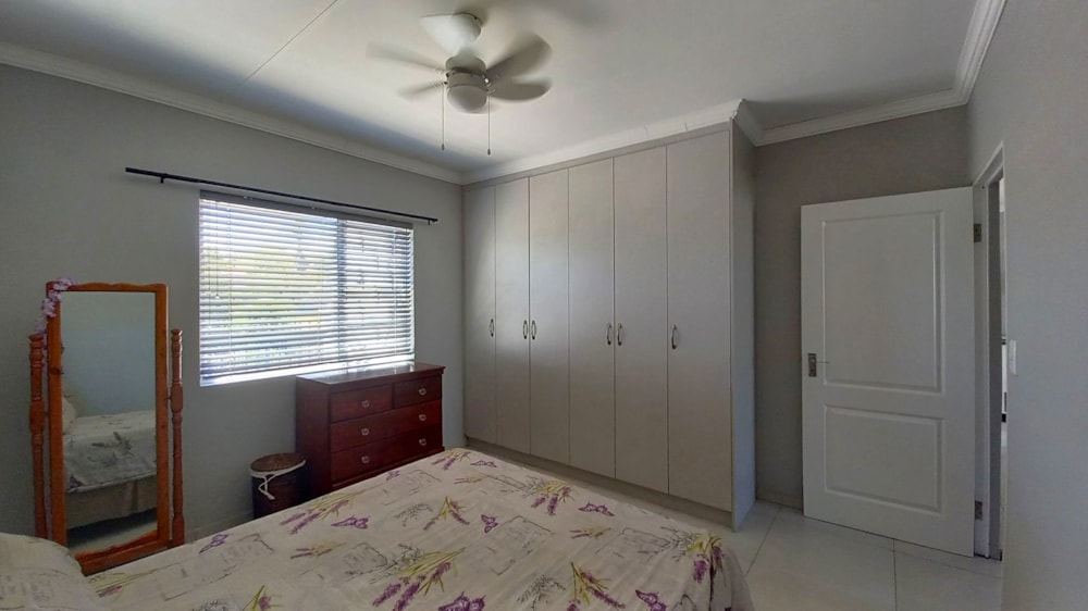 Security complex home sold in Oudtshoorn North - 1OU1688850 Security complex home sold in Oudtshoorn North - 1OU1688850