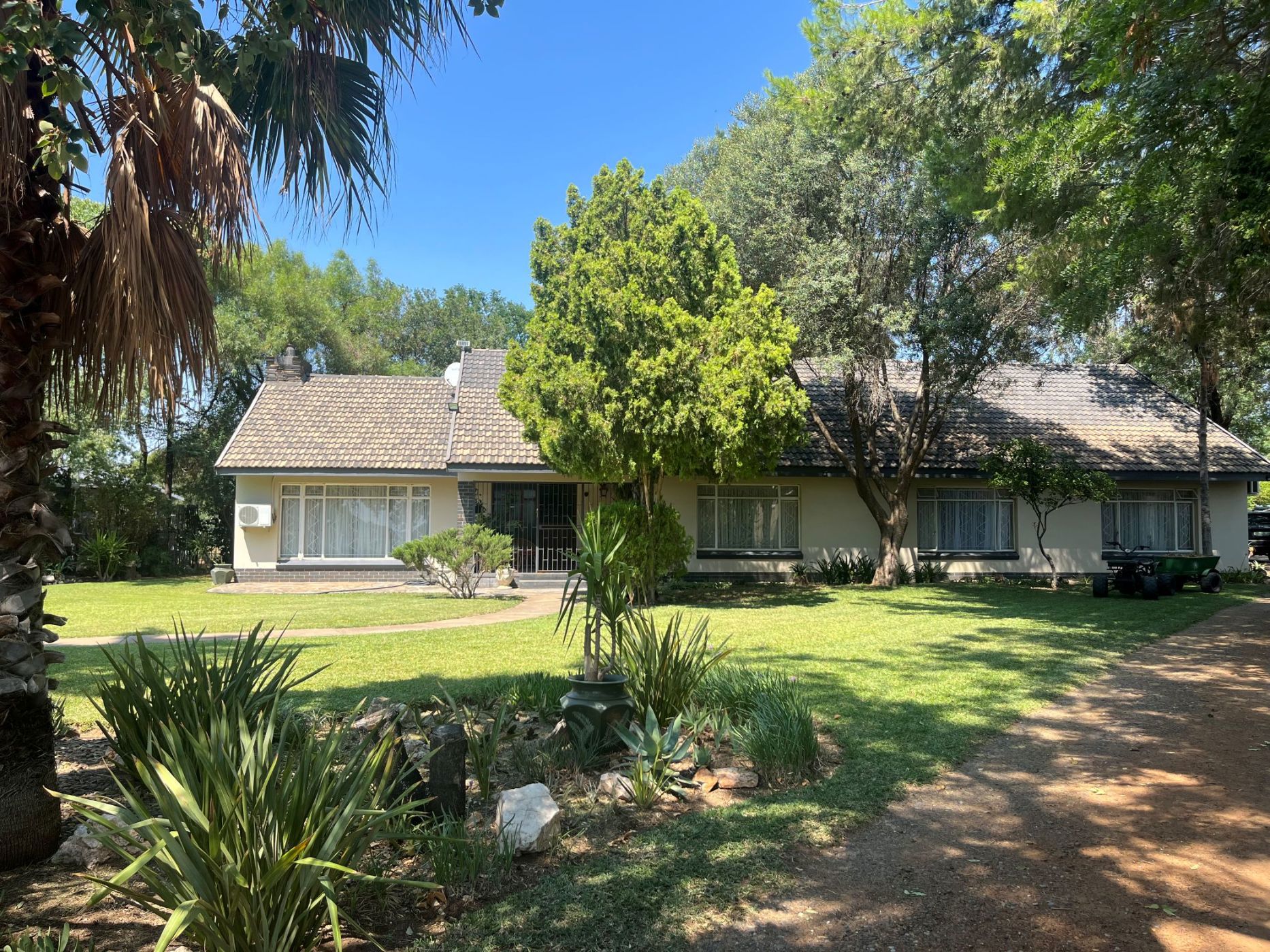 House for sale in Bloemhof, North West Province - 1KJ1689110