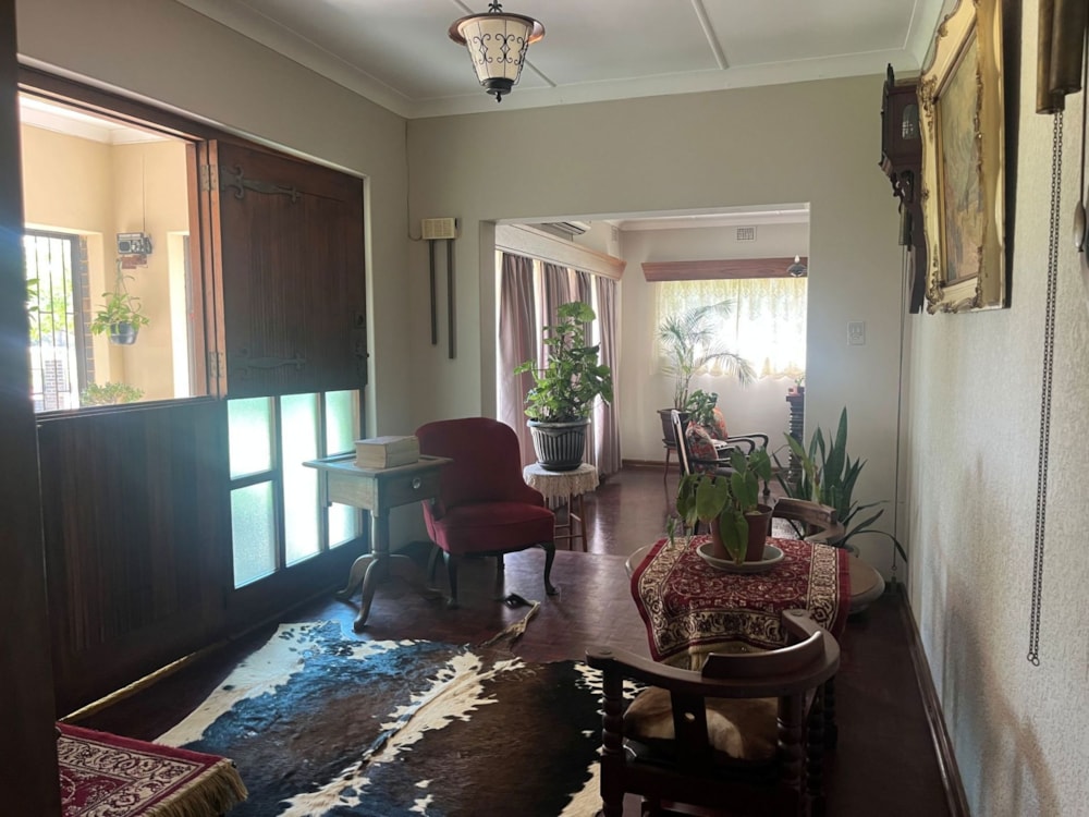 House for sale in Bloemhof, North West Province - 1KJ1689110 House for sale in Bloemhof, North West Province - 1KJ1689110