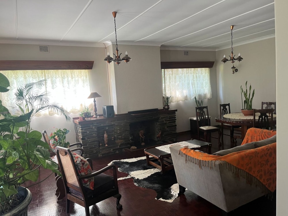 House for sale in Bloemhof, North West Province - 1KJ1689110 House for sale in Bloemhof, North West Province - 1KJ1689110