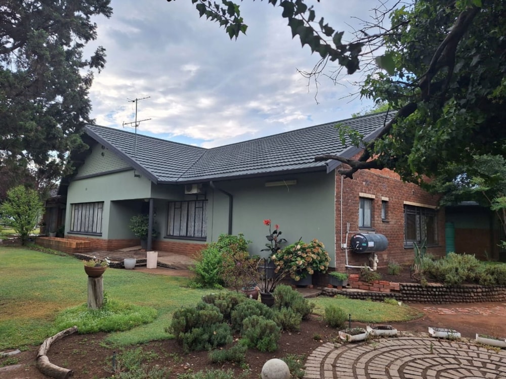 House for sale in Bultfontein, Free State - 1KJ1689101 House for sale in Bultfontein, Free State - 1KJ1689101
