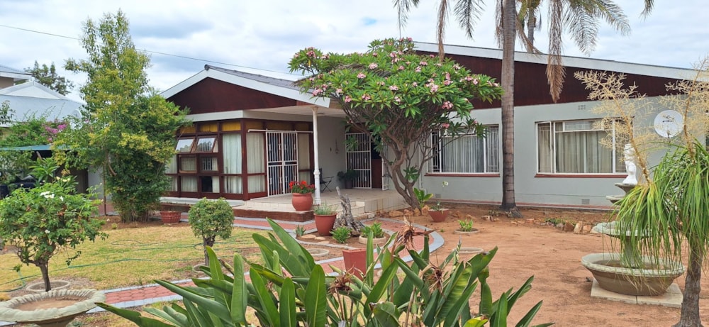 House for sale in Wesbank, Oudtshoorn - 1OU1689215 House for sale in Wesbank, Oudtshoorn - 1OU1689215