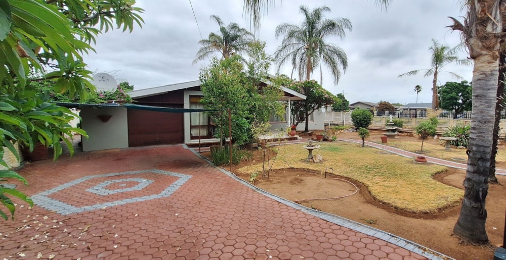 House for sale in Wesbank, Oudtshoorn - 1OU1689215 House for sale in Wesbank, Oudtshoorn - 1OU1689215