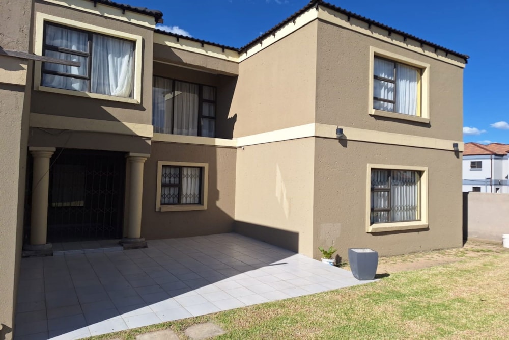 Double-storey house for sale in Model Park - 1WD1689148