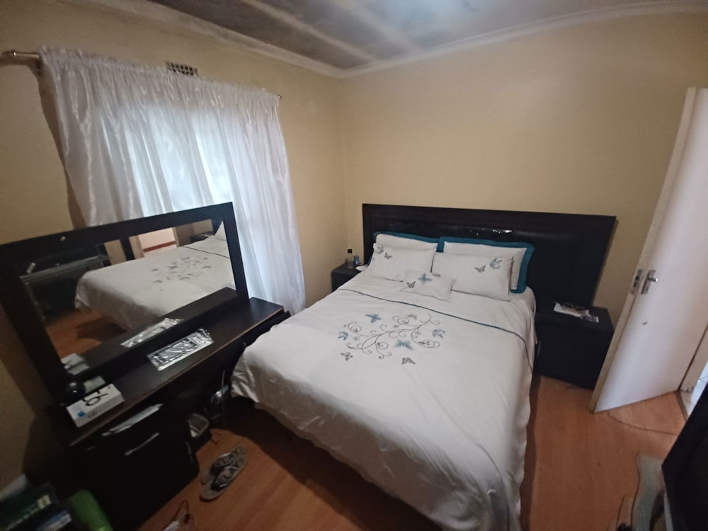 House for sale in Montclair, Cape Town - 1MN1690238