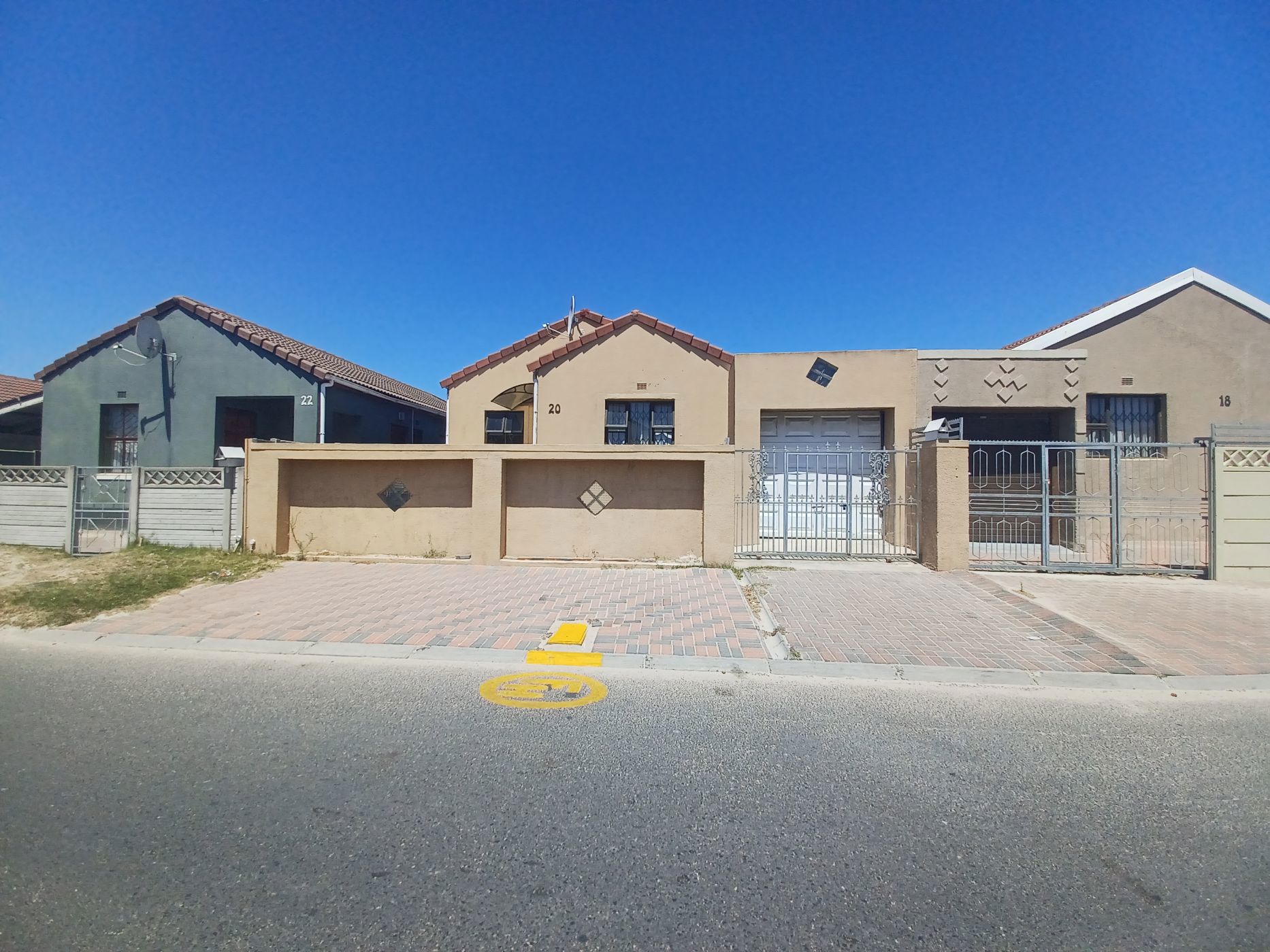 House for sale in Montclair, Cape Town - 1MN1690238