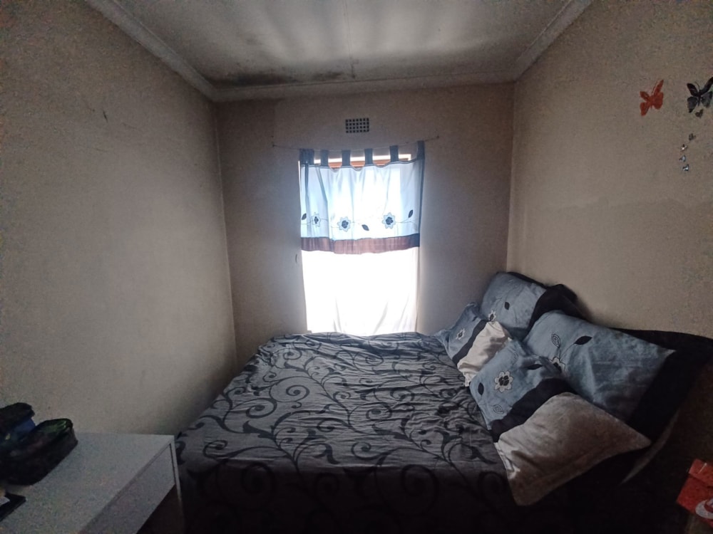 House for sale in Montclair, Cape Town - 1MN1690238