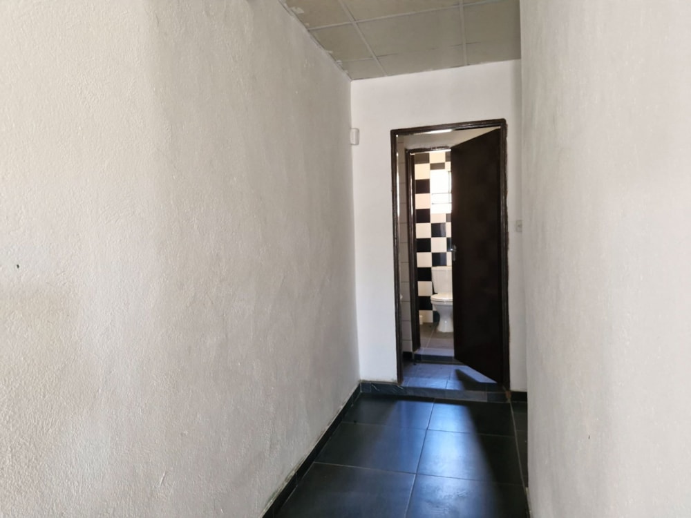 Commercial industrial property let in Tlokweng, Botswana - 3BO1689270 Commercial industrial property let in Tlokweng, Botswana - 3BO1689270