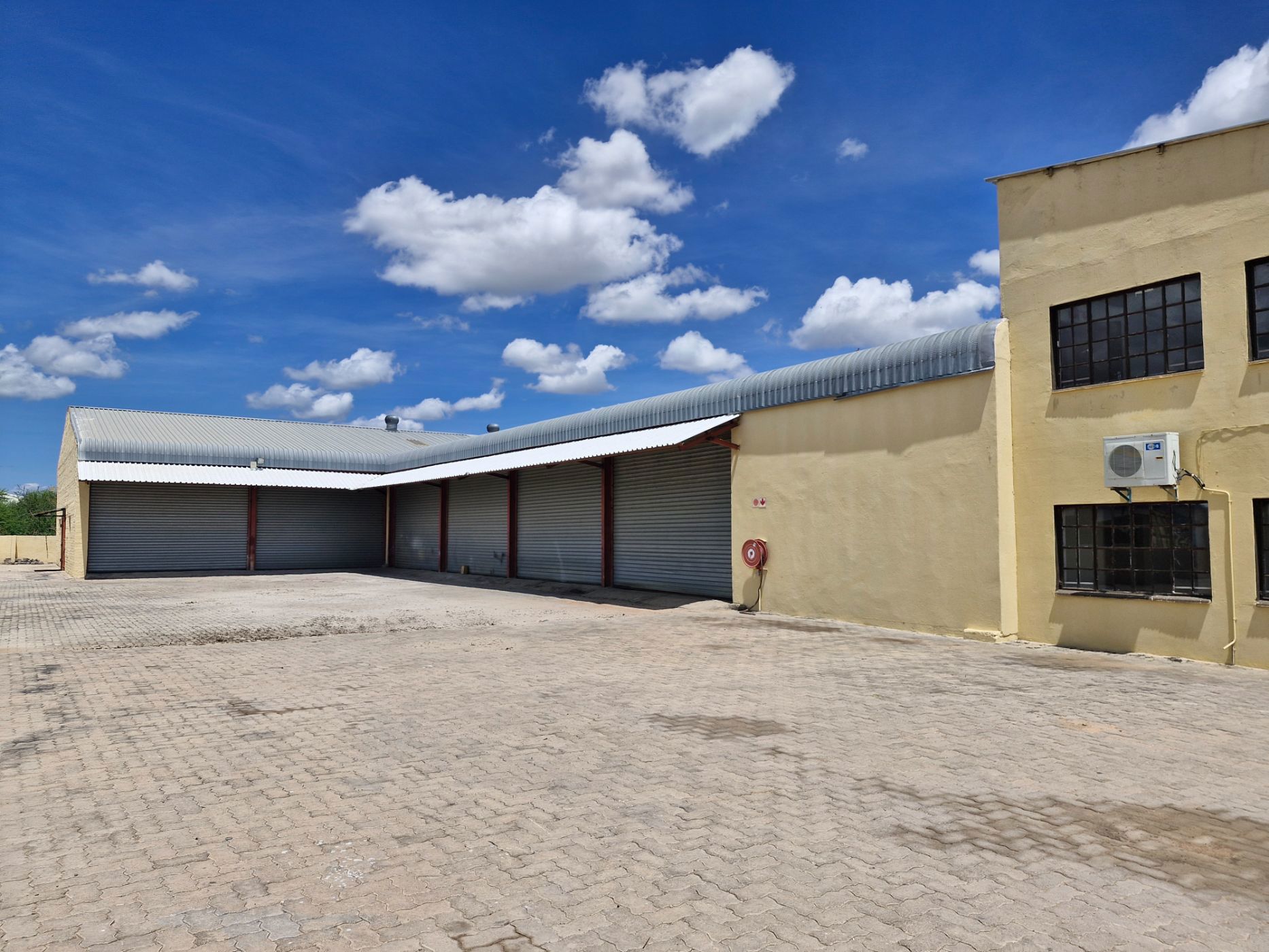 Commercial industrial property let in Tlokweng, Botswana - 3BO1689270