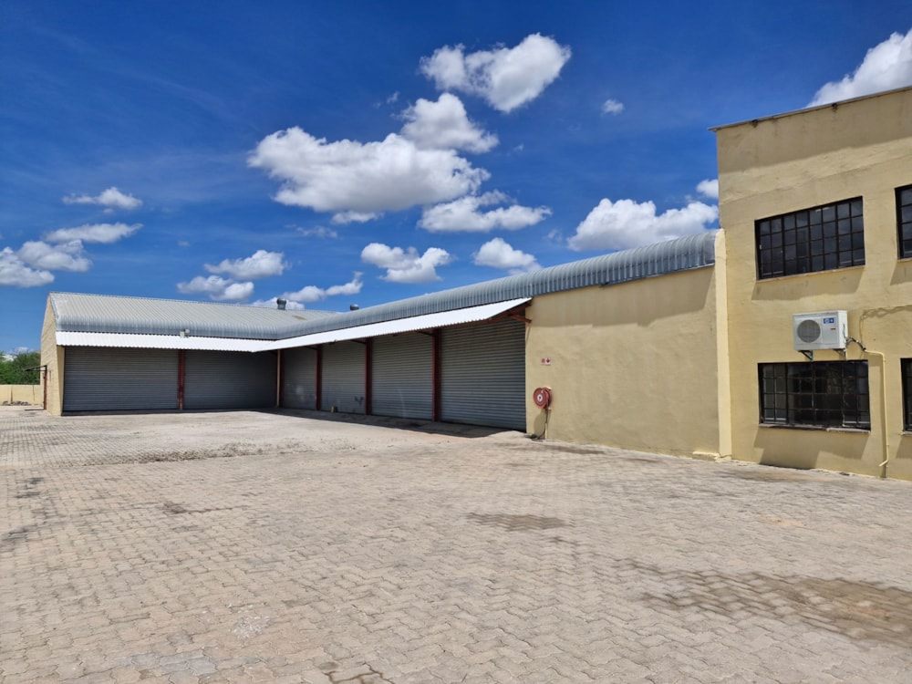 Commercial industrial property let in Tlokweng, Botswana - 3BO1689270 Commercial industrial property let in Tlokweng, Botswana - 3BO1689270
